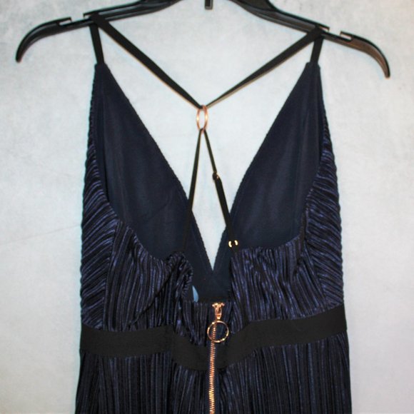 STYLESTALKER Plunging Neckline Crepe Maxi Dress - Picture 6 of 15